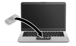 2. Lad de to NFC-antenner berøre hinanden. Du hører muligvis en lyd, når antennerne har genkendt hinanden. BEMÆRK: NFC-radioantennen på din computer er placeret under TouchPad'en.