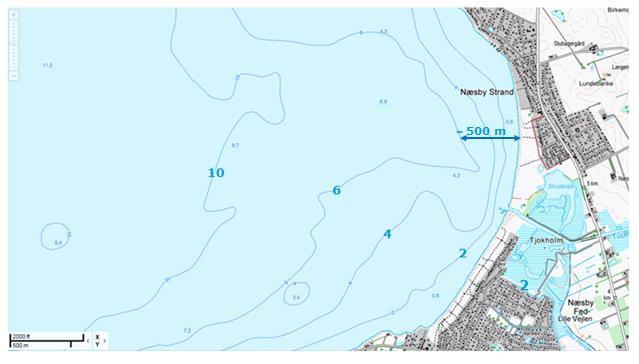 3. PROJEKTERNGSBASS 3.1 Vanddybder Vanddybderne ud for kysten ved Næsby Strand er illustreret på nedenstående kort i Figur 3.1. Vanddybderne ud for stranden er forholdsvis lave med omkring 200m ud til 2 m dybe, vurderet ud fra det viste søkort.