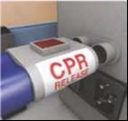 Tjek at den røde CPR udløsningsknap er placeret på toppen af luft indtag forbindelsen for at sikre korrekt tilkobling. 3.