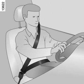 SIKKERHEDSSELER (1/3) For din egen sikkerheds skyld skal du altid anvende sikkerhedsselerne uanset køreturens længde. Desuden bør du overholde de lokale love i det land, hvori du befinder dig.