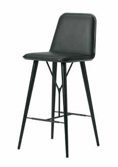 SPINE BARSTOOL Spine Barstool er en komfortabel høj stol, der indbyder til mange timers brug.
