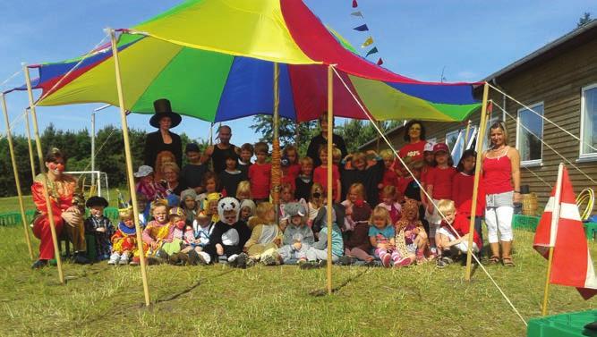 HJERPSTED - Den 20.06.2013 var der stor forventning og glæde hos alle børn, fordi den berømte cirkus Lykkeli Lyksborg holdt station for en særforestilling.