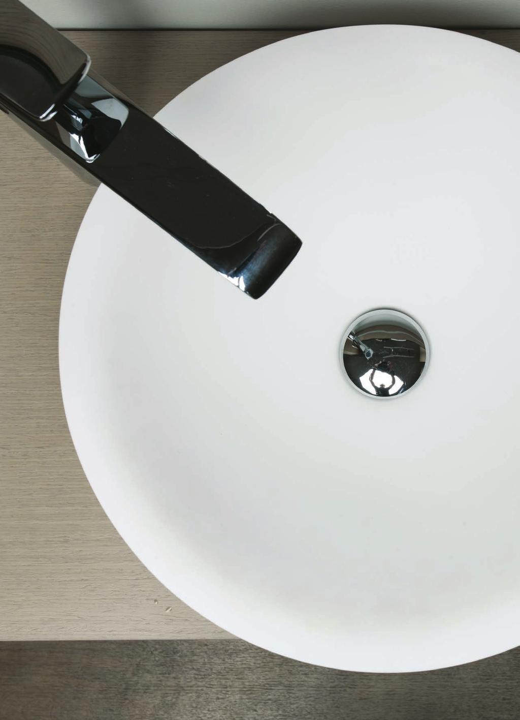 VASKE VASKE fritstående En fritstående vask kombineret med bordplade skaber et elegant, eksklusivt og stilrent miljø i dit badeværelse.