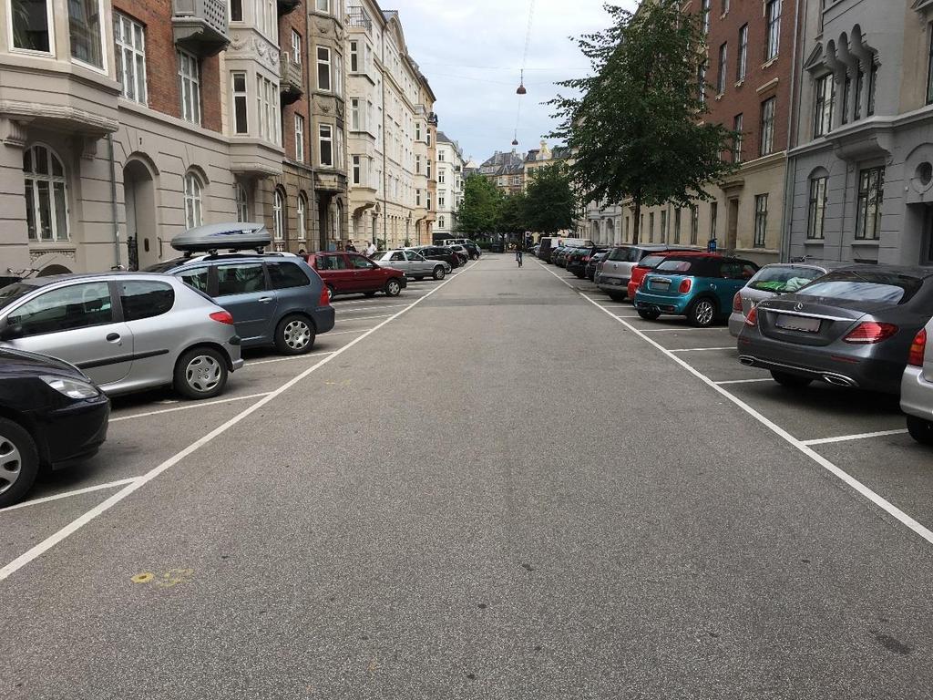 På øvrige lokalveje kan både længdeparkering, skråparkering og vinkelret parkering anvendes.