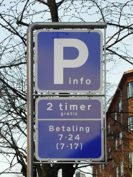 Figur 4.40 Færdselstavler på og ved parkeringspladser mv. I velafgrænsede områder kan antallet af tavler begrænses ved anvendelse af zonetavler (E 68,3) ved indkørslen til området.