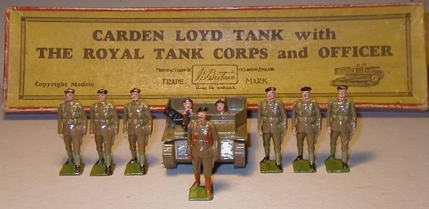 Officer og menig, Royal Tank Corps, Britains, katalognummer 1250. Britains figurer fra Royal Tank Corps katalognummer 1250, kom frem i 1933. Sættet bestod af en officer og 7 menige.