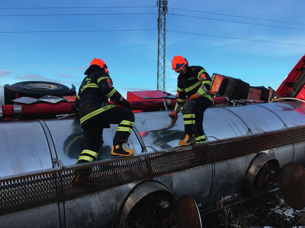 Årsrapport for Beredskabsstyrelsen / 2017 Kemikalieuheld ved en væltet tankvogn mellem Skjern og Borris i december 2017. F.