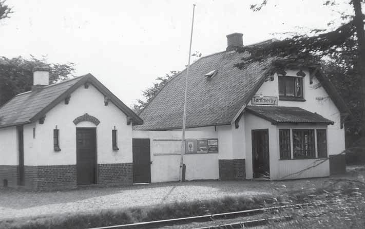 Tømmerby station. Foto: Ulf Holtrup. var kromanden på Bjerget, Chr. Oddershede, der var bygherre der. Gæstgivergården blev indviet først i december 1904 på festlig vis med mange indbudte.