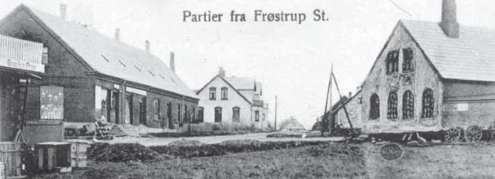 Partier fra Frøstrup 1908, øverst torvet fra vest, til venstre Storkevej med fotograf atelier, til højre Søndergade.