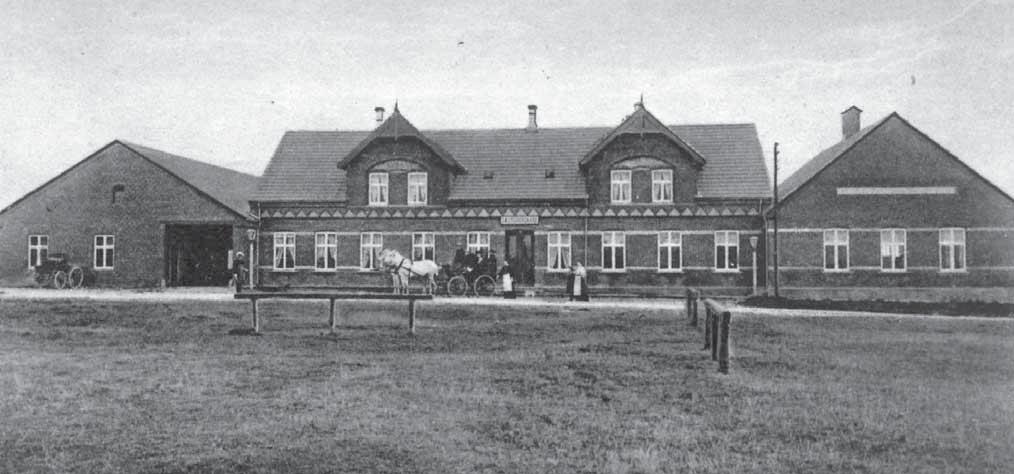 Markedspladsen i Frøstrup med kroen i baggrunden ca. 1910. Den kommunale udvikling i Danmark 1803-1970 Det kommunale styre, som vi kender det i dag, har haft et par hundrede år at udvikle sig i.