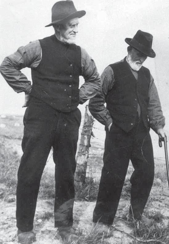 To gamle fiskere fra Amtoft: Kristen Andersen Nielsen og Kjeld Kjeldsen (Gammel Kjeld) 1934. Ved folketællingen 1801 blev Niels Eriksen betegnet som færgemand.