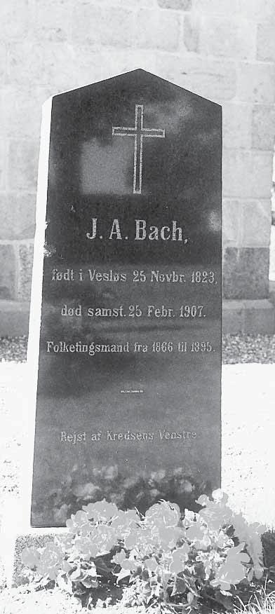Folketingsmand J. A. Bachs gravsten, Vesløs kirkegård. Foto: Bendt Jørgensen. Kirken er restaureret flere gange.