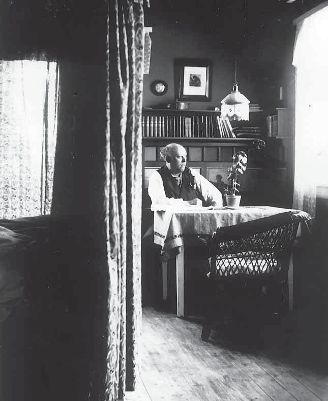 Johan Skjoldborg i æresboligen i Løgstør 1925. Det var først og fremmest arbejdere, der her hyldede en af deres digtere. Husmændenes hyldest kom nogle dage senere. Festen blev holdt i Århus.