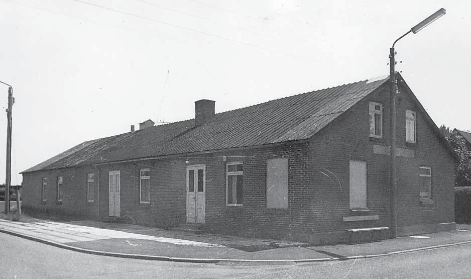 Frøstrup forsamlingshus, opført 1908. Forfatterhuset: Ejendom ved Bulbjerg, der ejes af dansk forfatterforening.