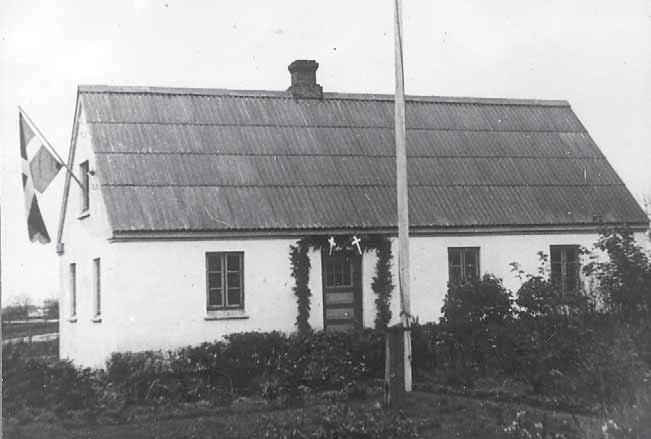 Øsløs husflidsskole, opført 1935. Øsløs husflidsforening: Foreningen blev dannet 1892 og underviste bl.a. unge mennesker i træsløjd og håndarbejde.