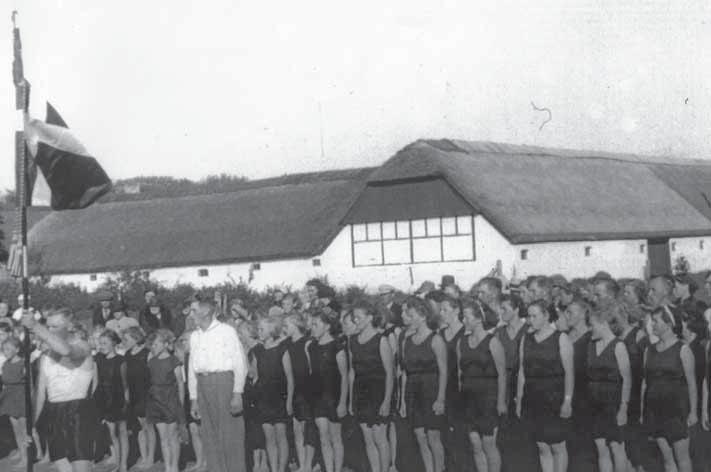 Gymnaster ved Lars Olesens eng, Øsløs 1941.