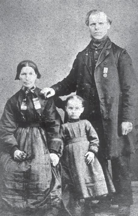 Veteran fra 1864 sadelmager Jens Mørk Knudsen, Øsløs, med familie fra Tømmerby, der kørte fra Hjørring og sydpå. Jens Silkeborg kørte bagerst og sov, Bundgaard kørte forrest og sov også.