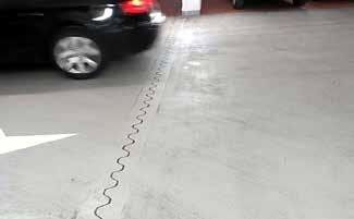 Sika FloorJoint SYSTEMER TIL PARKERINGSHUSE Vandtæt, ikke-korroderende og hurtig ibrugtagning FUNKTIONALITET OG SIKKERHED I FLERETAGES PARKERINGSHUSE Fuger i parkeringshuse og parkeringsdæk er en