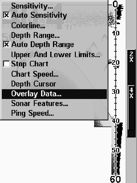 Under Overlay Data kan man vælge hvilken skriftstørrelse der skal anvendes på skærmen. Fremhæv datatype og brug pilene til at vælge størrelse. Der er mulighed for Lille, Medium og Stor.
