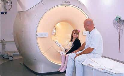 Sygehus Lillebælt, Kolding Børnevenlig MR-scanning 2016-2017 MR-scanning kan være en skræmmende oplevelse for børn. Det larmer og det er svært at ligge stille inde i scannerens rør.