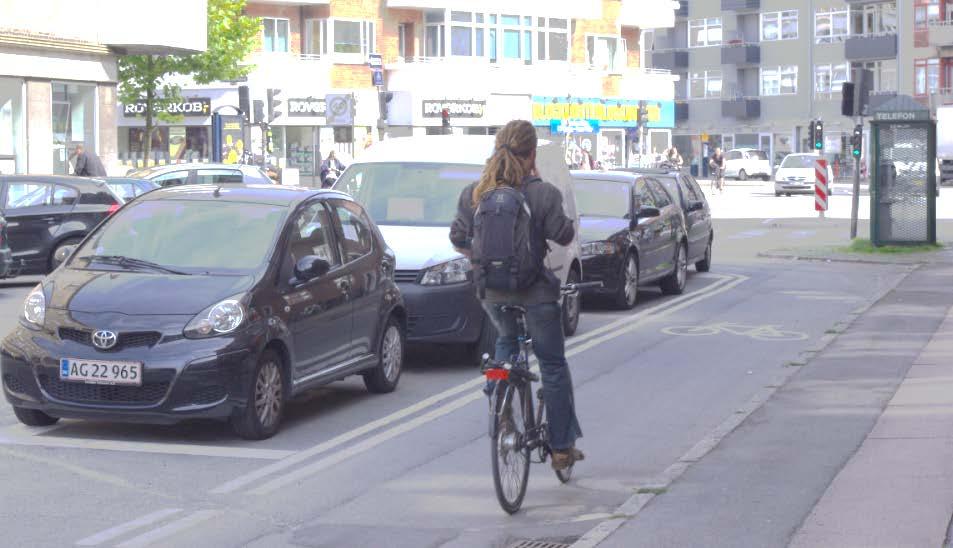 kantlinje Parkering udgør et særligt problem ved cykelbaner Parkering & standsning forbydes, eller
