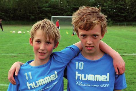 (Fortsat fra side 15) Havdrup drenge i Tyskland Nikolaj Nielsen og Jonathan Sloth med Herfølge til Tysklands stærkeste årgang 98-stævne.