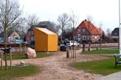 NY AKTIVITET I 2014 Dansk Standardpoesi I 2014 har Maya Peitersen gæstet Museumspladsen med sit projekt Dansk Standardpoesi Dsp, der i folkemunde er døbt Det gule Palæ.