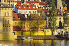 fortsætter til Prag, som er en stor og flot by med tilnavnet Den Gyldne