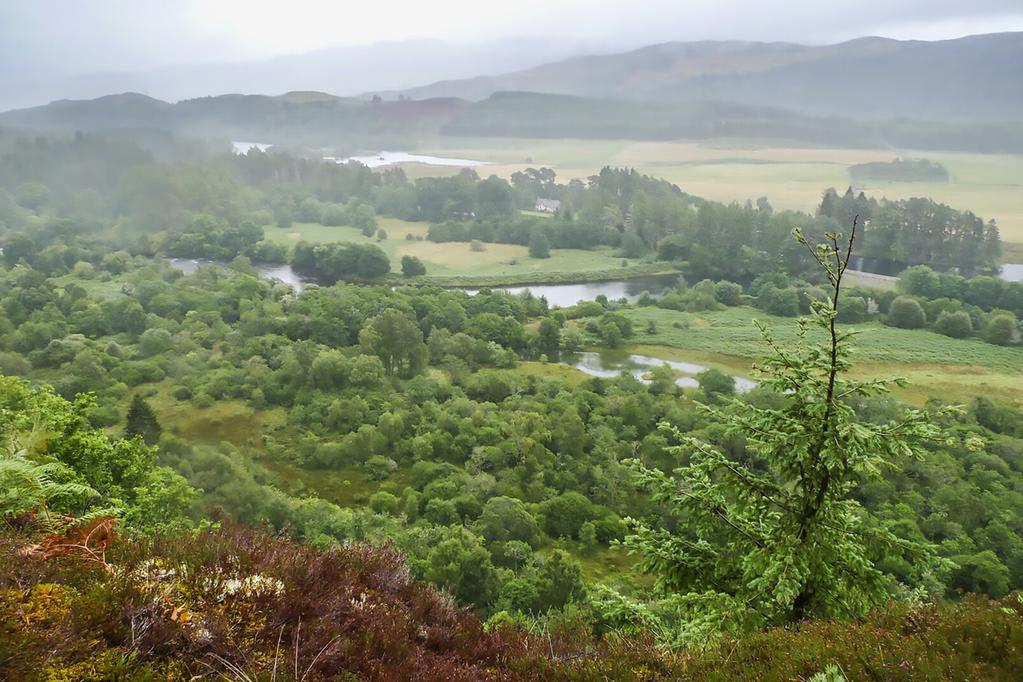 Skotland Trekking i det skotske højland Oplev de ypperste vandreområder i Skotland fra det barske højlandsterræn med bl.a. Ben Nevis og Cairngorm National Park til kysttrek på Isle of Skye i Atlanterhavet.