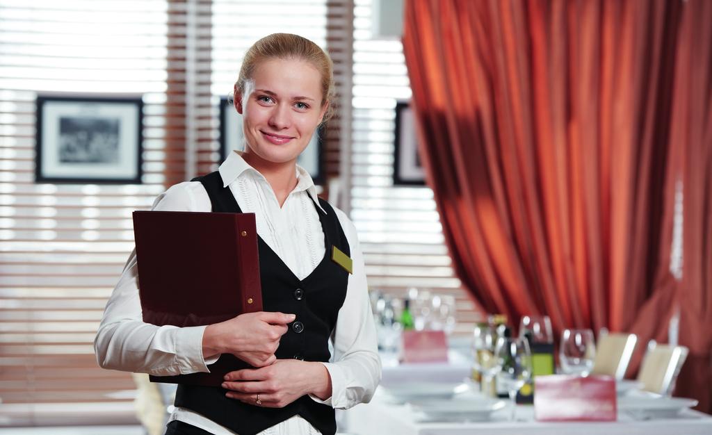 FØR DU STARTER Når du starter på en erhvervsuddannelse inden for hotel- & restaurationsbranchen, er der mange spørgsmål du umiddelbart ikke kender svaret på.