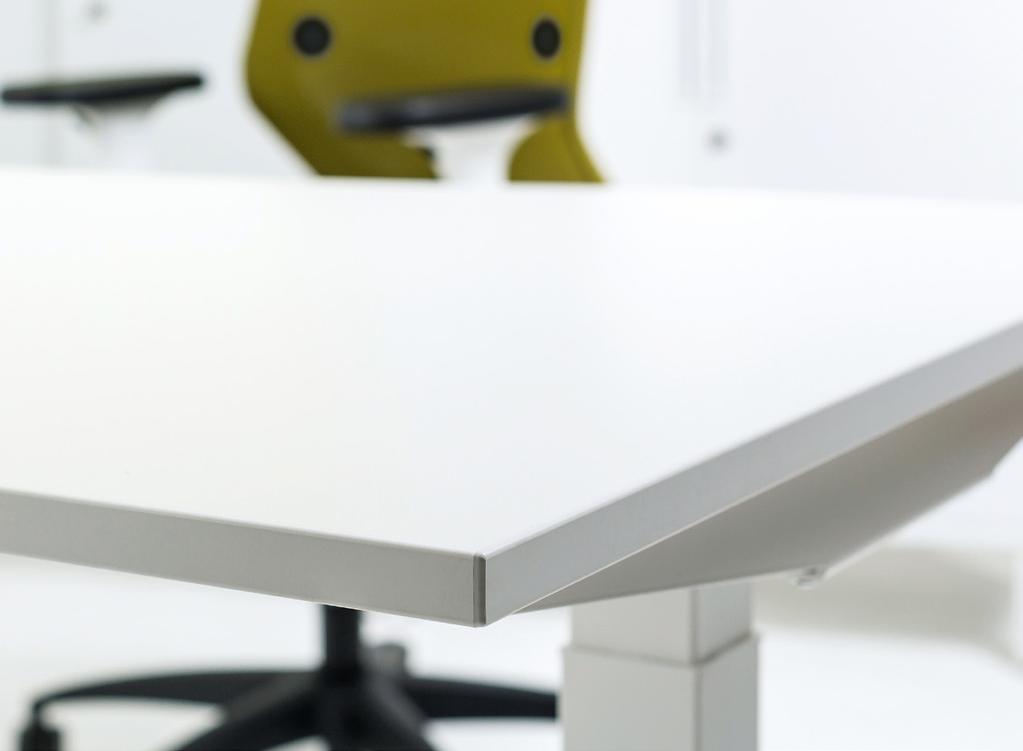 Serie[P] 3 ET FLOT OG SMART VALG Serie[P] er en serie funktionelle hæve-/sænkearbejdsborde, som kendetegnes ved deres stilrene design, ergonomiske indretning og mange smarte