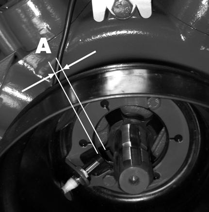 6 - Vedligeholdelse Hastighedstransducer til pumpe Hastighedstransduceren, som måler antallet af omgange pr. minut (o/m), sidder på indersiden af PTO-skærmen.