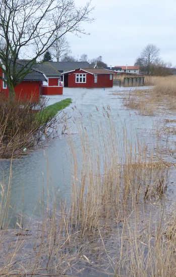 Klimatilpasning i Haderslev Kommune Formål Indenfor de næste 100 år må vi forvente at opleve et mere ekstremt vejr med lere kraftige storme, perioder med hedebølger, mere nedbør, voldsommere regn og