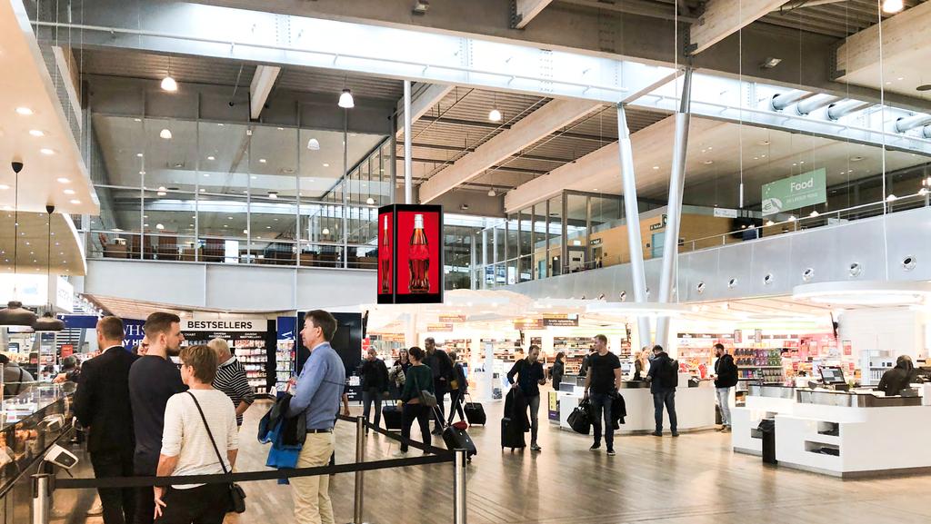 Airport LIVE CUBE Opnå meget høj synlighed med eksponering på digital kube i afgangshallen.