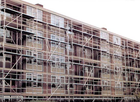 Facadestillads Custers facadeprogram er et unikt alumi ni ums - facade stillads, som er let og hurtigt at opsætte.