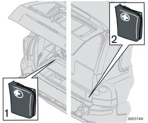 Hvis bilen er udstyret med holder til inkøbsposer: Løft lugen i gulvet, løsn spændebåndet til indkøbsposeholderen.