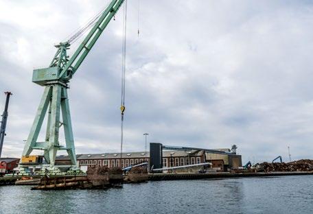 Det tidligere vind- og bølgeenergianlæg POSIDON, der har været testcenter for Floating Power Plant og har ligget ud for havnen i Onsevig, har nu tjent sit formål og er blevet løftet op på land.