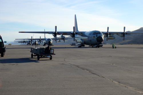 3.5 Militære forpligtigelser Forsvaret er en hyppig bruger af Kangerlussuaq Lufthavn i forbindelse med patruljering og territorialhævdelse af de grønlandske grænser, ligesom Kangerlussuaq Lufthavn