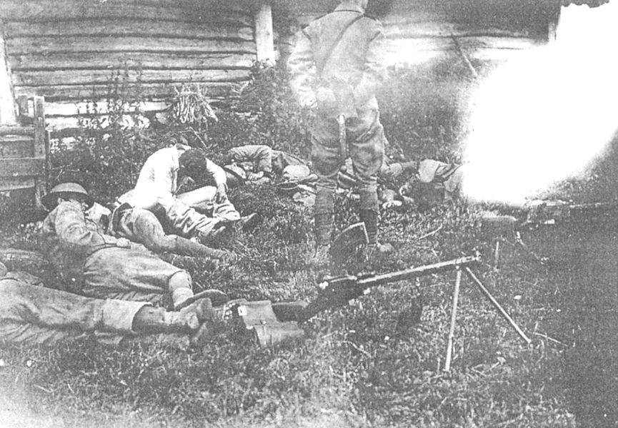 Geværer Geværet var det russiske Mosin-Nagant Model 1891, sandsynligvis i 1891/10-udgaven, der var fodfolkets standardvåben under Første Verdenskrig. Til geværet hører en bajonet, med en ca.