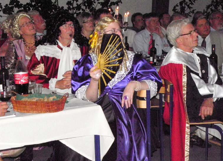 august 2010 havde indbudt til 400års fødselsdagsfest for Gøngehøvdingen Svend Poulsen. 150 feststemte gæster mødtes på Skoletorvet på Svend Gønge-skolen til god mad, taler og kompetent underholdning.