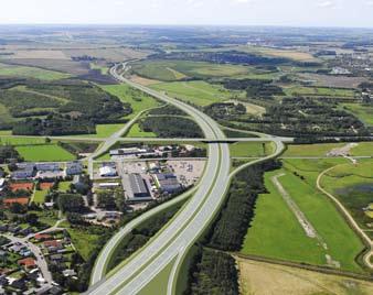 Nye vejanlæg i Aalborg Syd, VVM-redegørelse & Miljøvurdering 25 Stier Langs store dele af Indkildevej er der anlagt cykelbane/cykelsti, der er den eneste mulighed i området for cyklister til