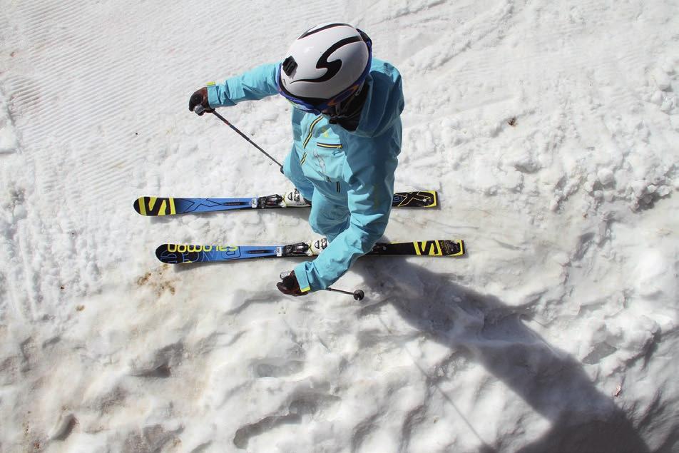 UNDERSTØTTELSESFLADE Understøttelsesfladen skal sikre at du opretholder balancen. Hvis du kører med vægten på én ski, vil understøttelsesfladen være identisk med det område, hvor din ski rører sneen.