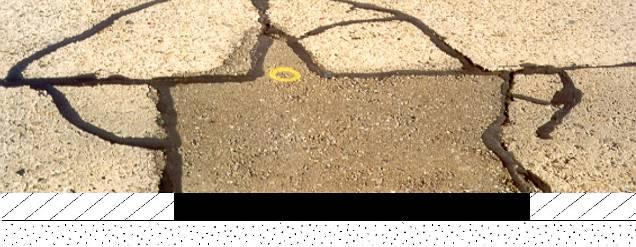 6.2.3 Håndlapning med varmblandet asfalt Eksisterende betonplade Asfalt Håndudlægning af asfaltmateriale af typerne pulverasfalt (PA), asfaltbeton (AB) - eller ved dybe huller grusasfaltbeton (GAB).