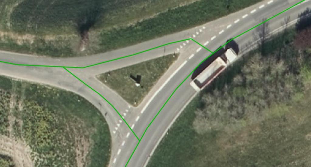 mellem de to krydspunkter, der er vist i figur 1. En del andre rampekryds, der ligner T-krydset i figur 1, er registret som ét firevejskryds (F-kryds) i vejman.