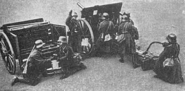 M udgaven havde større hjul og var beregnet til det ridende artilleri, som indgik i Kavaleribrigaderne. 15/35.M udgaven var også beregnet som hestetrukken pjece - hos Bjergjægerne og Grænsetropperne.