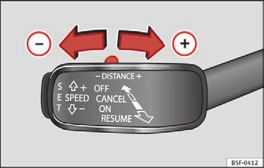 Biler med automatisk gearkasse Hvis bilen er udstyret med automatisk gearkasse og automatisk afstandsregulering (ACC), bremser den automatiske afstandsregulering din bil ned, indtil den holder