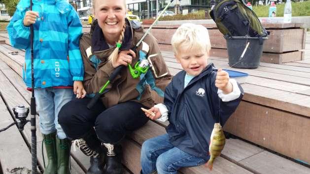 Fang en fisk i Slotssøen og få gode råd og vejledning af juniorlederne i Kolding Sportsfiskerforening.