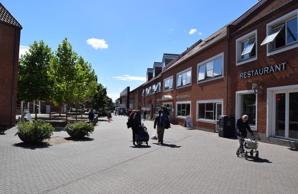 Baggrund Tryghedsgruppen i Køge Nord har gennem længere tid haft debat omkring de til tider dårlige historier om bl.a. utrygheden i Ølby Centret.