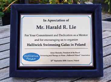 HASA GRATULERER Hæder til Harald i Krakow I Krakow fik Harald overrakt en plakette af de polske arrangører som tak for den inspiration og opbakning, de havde fået fra ham i arbejdet med at stable det