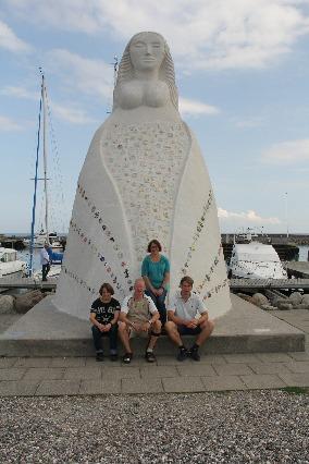 fra havet som er opsat på havnen i 2001! Foran ses Anja, Carina, Kim og Christian!